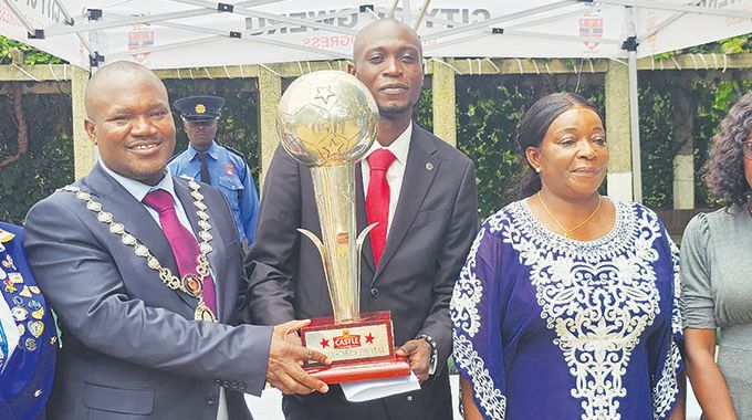Gweru distributes food hampers, school fees from Mayor’s Christmas Cheer Fund
