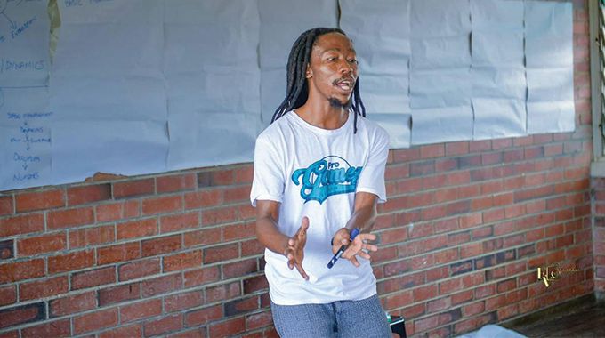 100+ dancers attend Gomez’s anti‑drug influx workshop