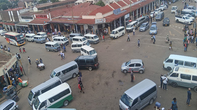 WATCH: When illegality thrives: Pirate omnibuses swarm Bulawayo’s sixth avenue