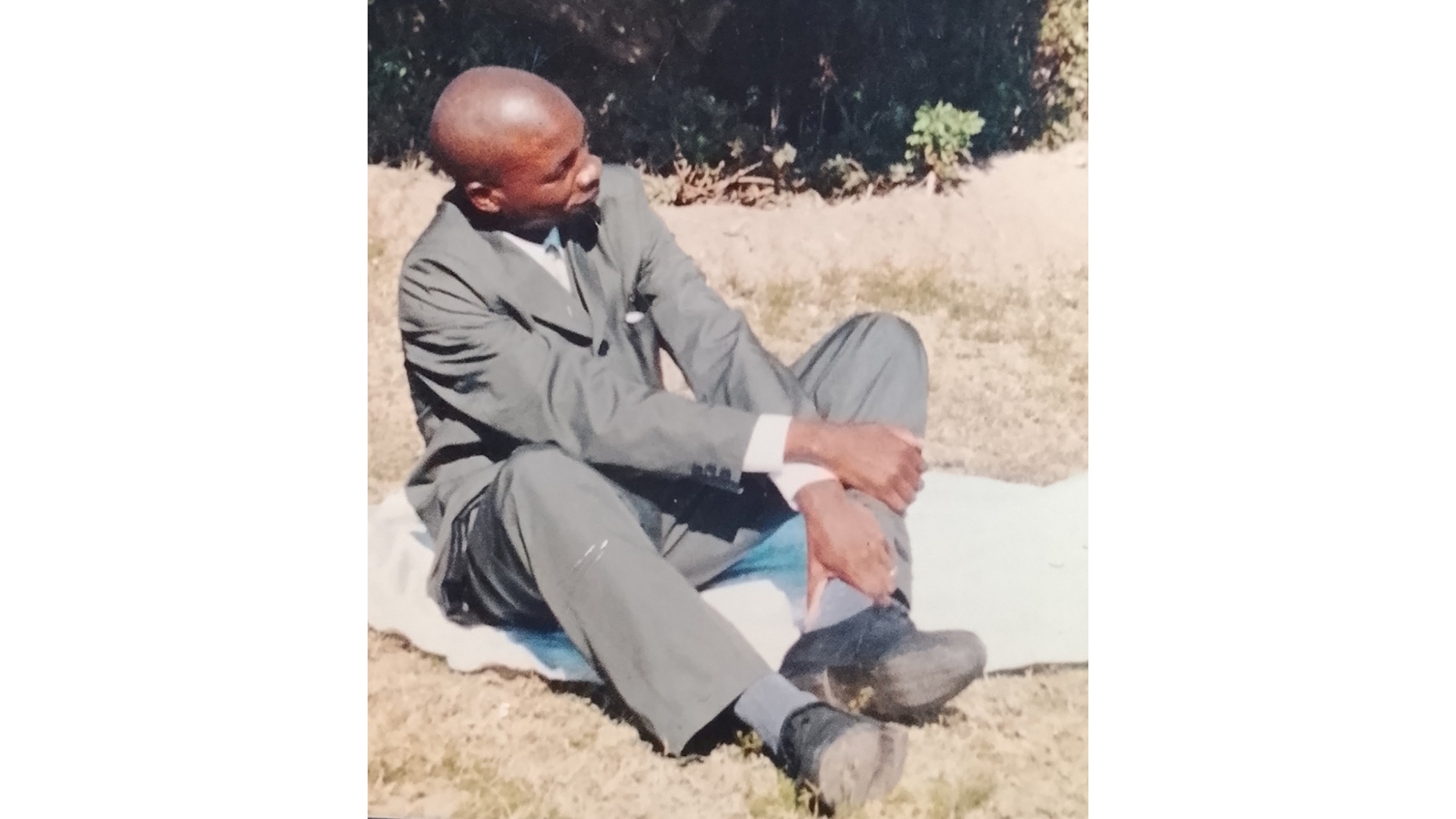 Mhuri yopfukirwa nehama yakafa ichidyiwa nezvisingaonekwe
