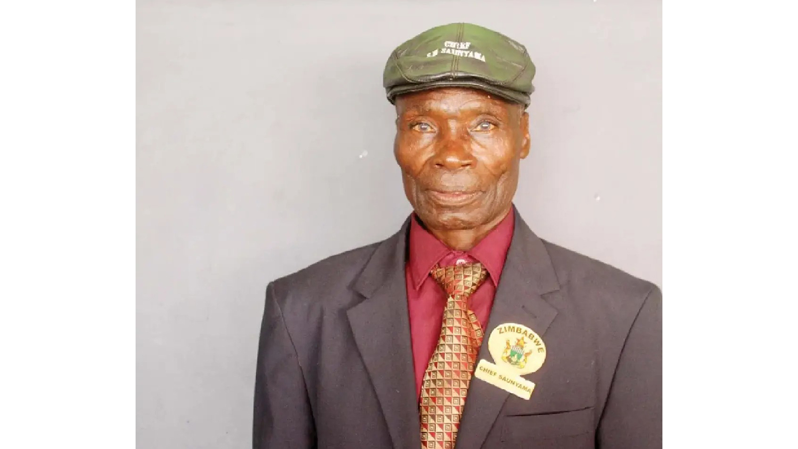 Sabhuku abatikidzwa achishinha nechirikadzi mubhedhuru mayo