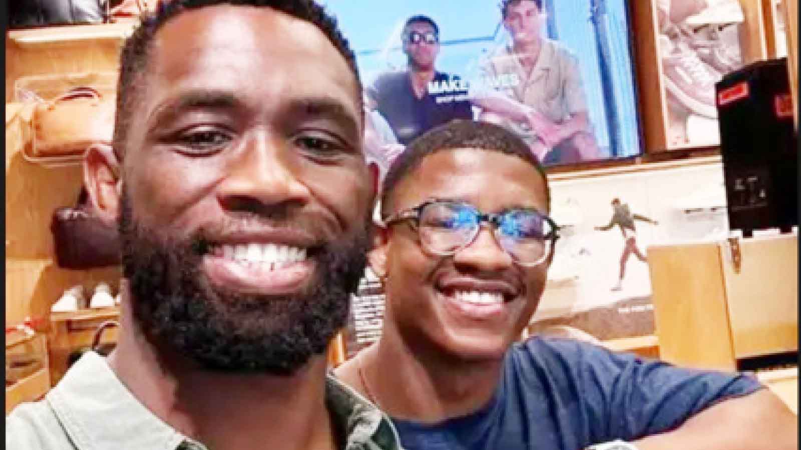 Siya Kolisi shares a proud big brother moment