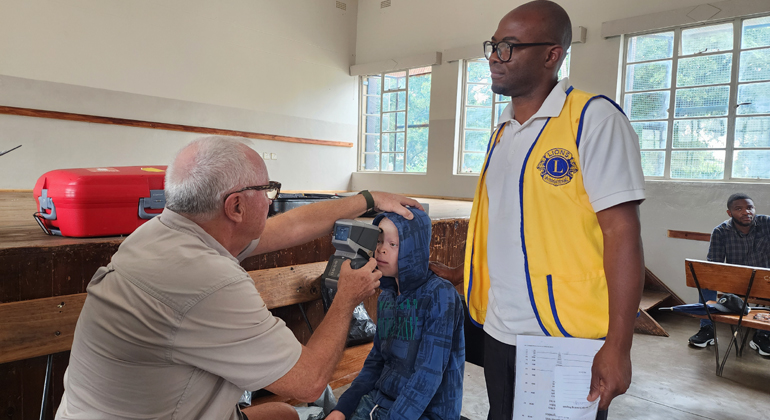 800 get free eye check-ups