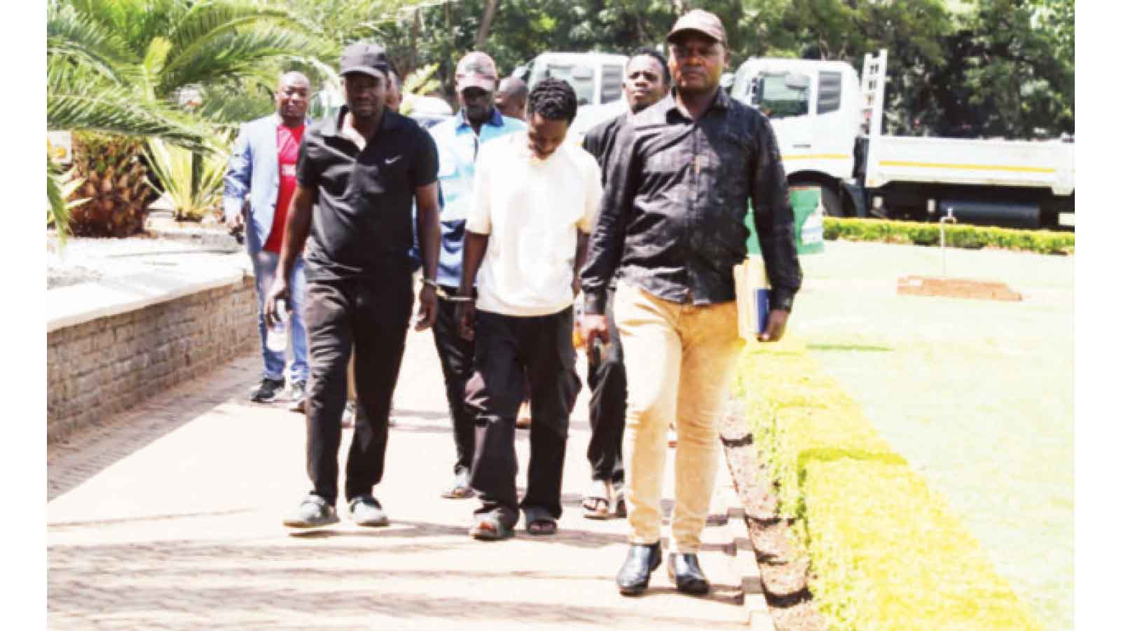 Illegal ivory dealers walk into police trap
