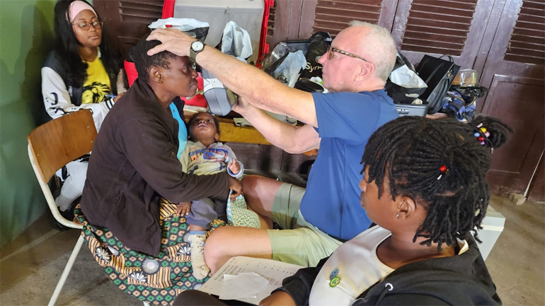 Danish specialist offers free eye check