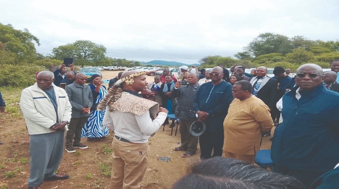 Kwakhiwa inkundla yamasiko eSizinda