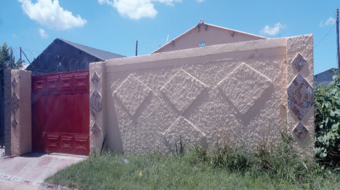 Gun attack in Pelandaba West: Home owner shot FOUR times