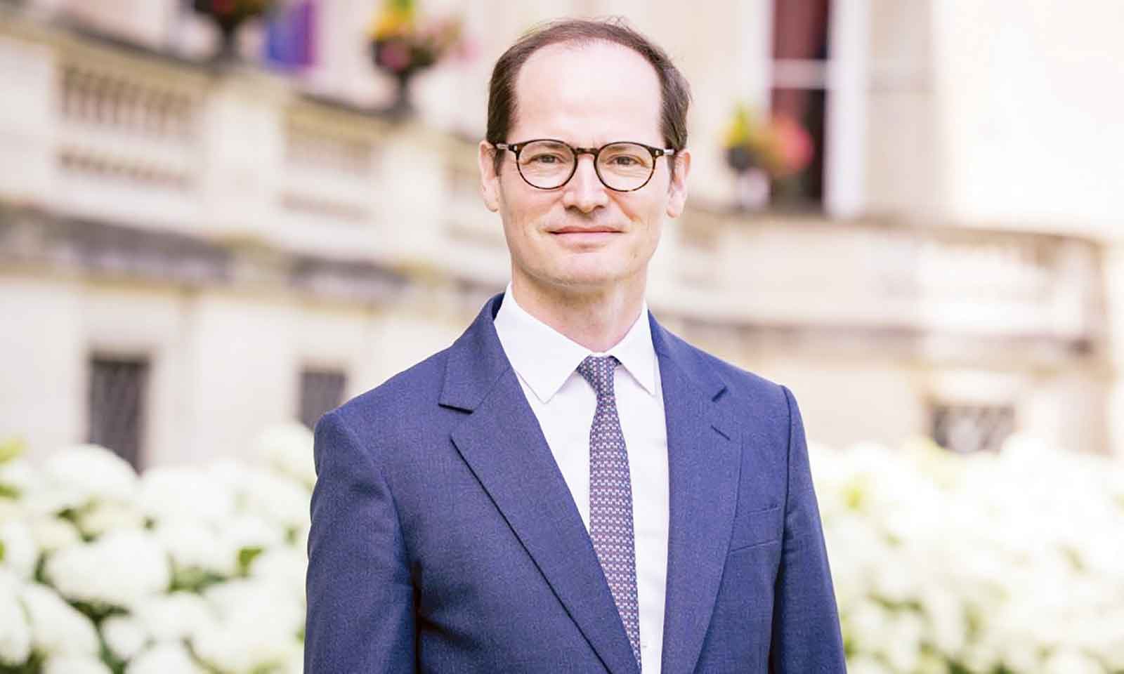 France realigning relations with Zim