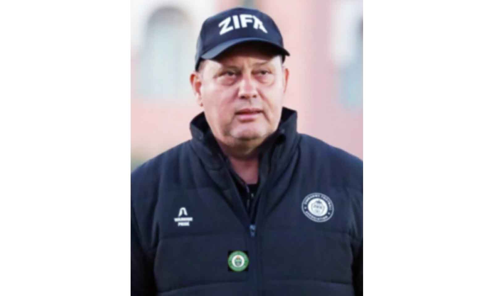 MUNETSI SET FOR WARRIORS RETURN . . . Coach, Mario and midfielder smoke peace pipe in unity show