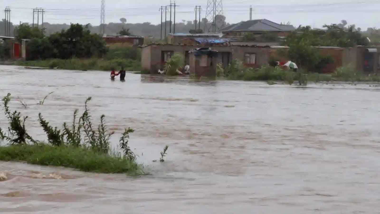 Severe weather affects 8 300 households
