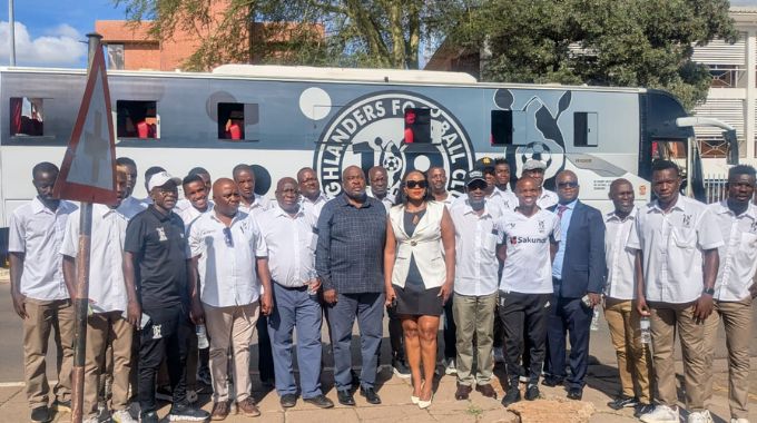 Highlanders FC pay Zimbabwe Embassy in Botswana courtesy call