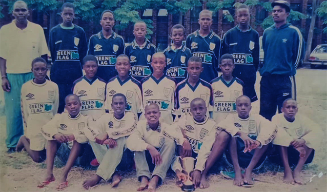 PIONEER STREAM . . . This pic was taken when chairman and coach, Timothy ‘Sicho’ Masachi and the players were still at ZUPCO, but he moved with all these boys to form the first La Sakubva Under-17 squad when ZUPCO disbanded. Standing from left: Stephen ‘So-Stavo’ Chinhengo (coach), Lloyd Anderson, Simba Masenda, Tatenda ‘Gede’ Matiringe, Isaac Mupasa, Kudzi ‘Thelo’ Mwaramba, Vinny ‘Buffy’ Ngirandi (now late), Timothy ‘Sicho’ Masachi (coach). Kneeling from left: Noel ‘Matede’ Kurwaisimba, Admire ‘Mashumba’ Nyatondo, Wirimayi ‘Buyer’ Karonga, Mike ‘Jah Mara’ Nyamukasa, Phibeon ‘Dhodho’ Munjoma, Moses Dzungwa (now late). Sitting from left: Godfrey Nyamukasa, Mackenzie Katsenga, Godfrey ‘Mafohya’ Simango, Washington ‘Ndugu’ Arubi, Agreement ‘Gogoya’ Paridzeni and Onsimo Bhasera