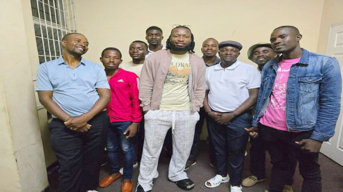 Amaqaqa loBaba Harare bakhipha ingoma entsha
