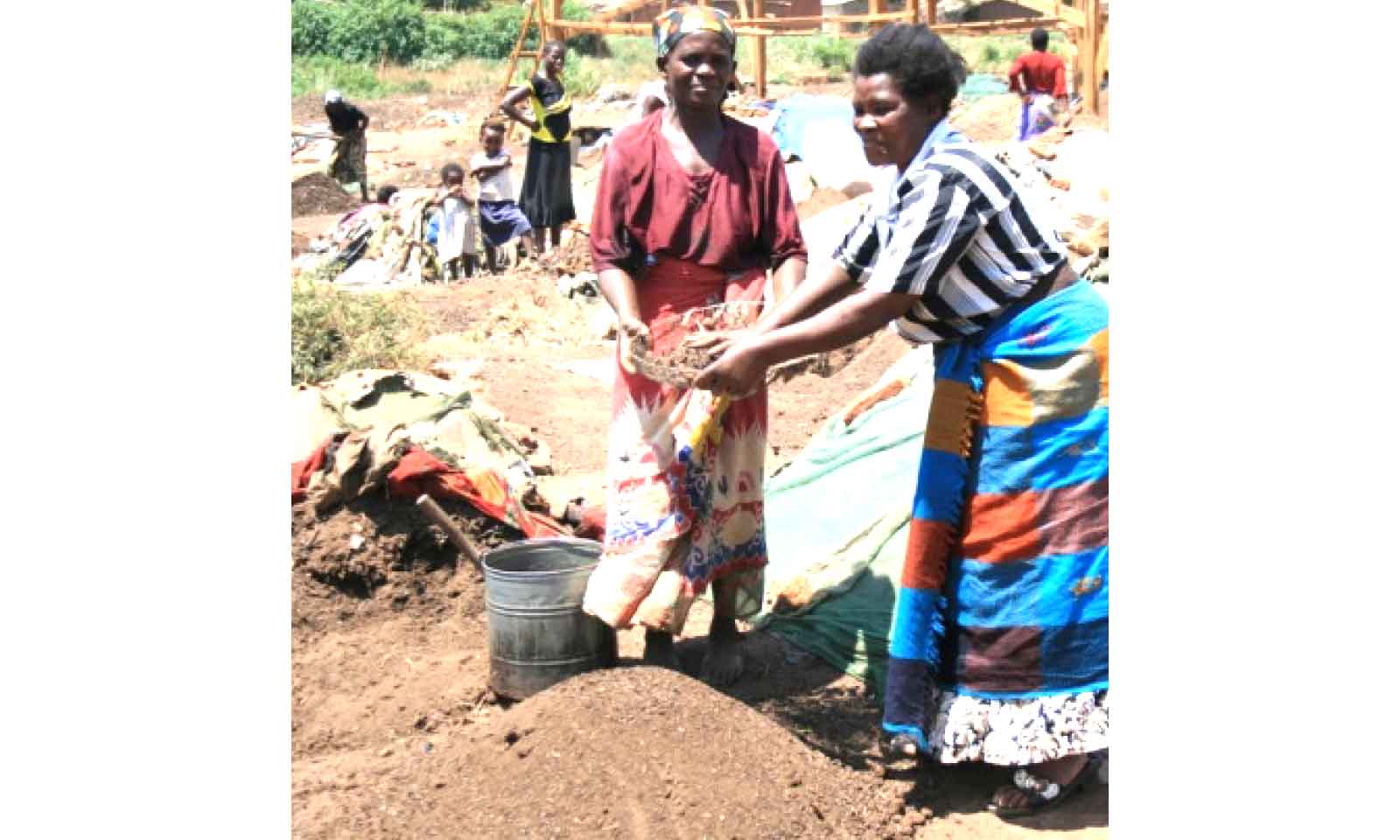 Malawi urban poor women turn waste  into manure