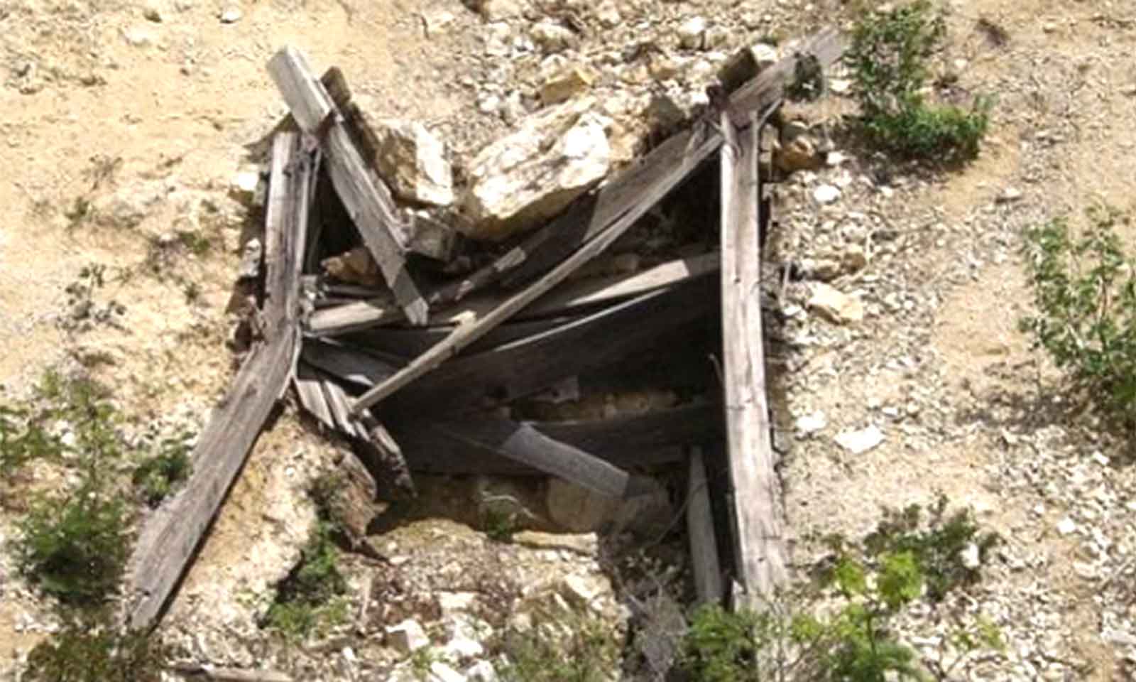 MINER DIES AS MINE SHAFT COLLAPSES