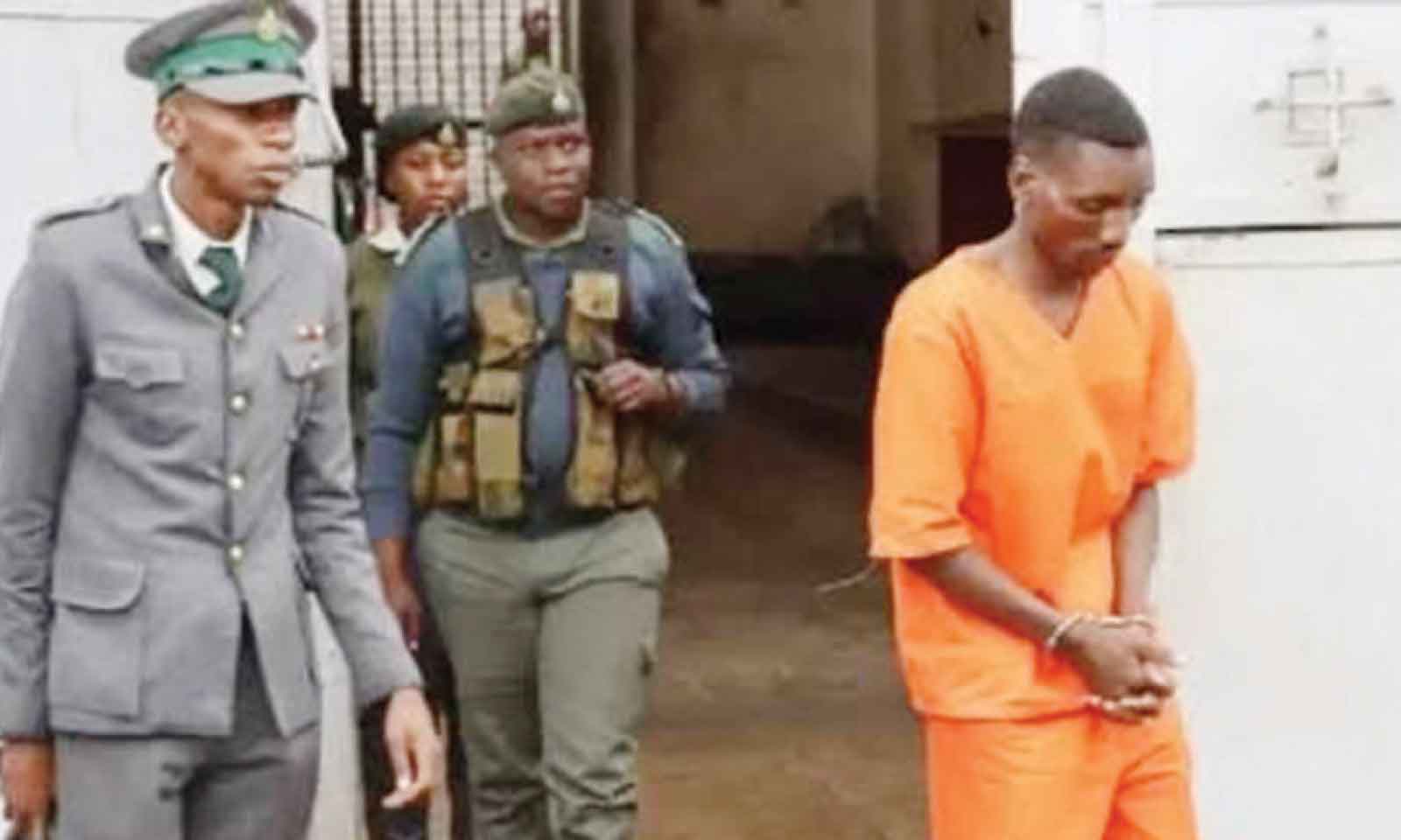 INMATE WHO TRIED DRAMATIC  ESCAPE JAILED FOR ONE YEAR