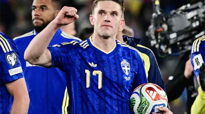 Sweden, Italy on verge of Word Cup spots