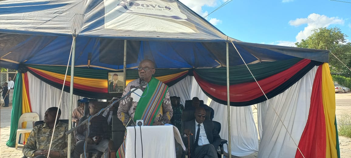 Vice President Mohadi donates US$10k, pledges vehicle for Lotsha FM