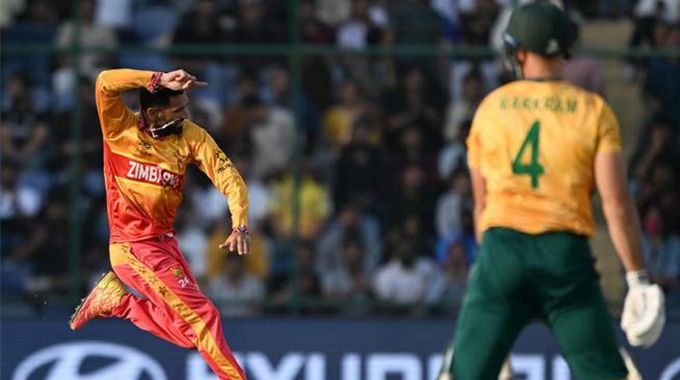 Chevrons bow to Proteas despite Raza heroics