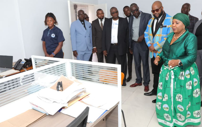 First Lady Dr Auxillia Mnangagwa takes Mutare business people led by Minister of State for Provincial Affairs and Devolution Advocate Misheck Mugadza on a tour of Angel of Hope Drug Rehabilitation Centre facilities in Mbare