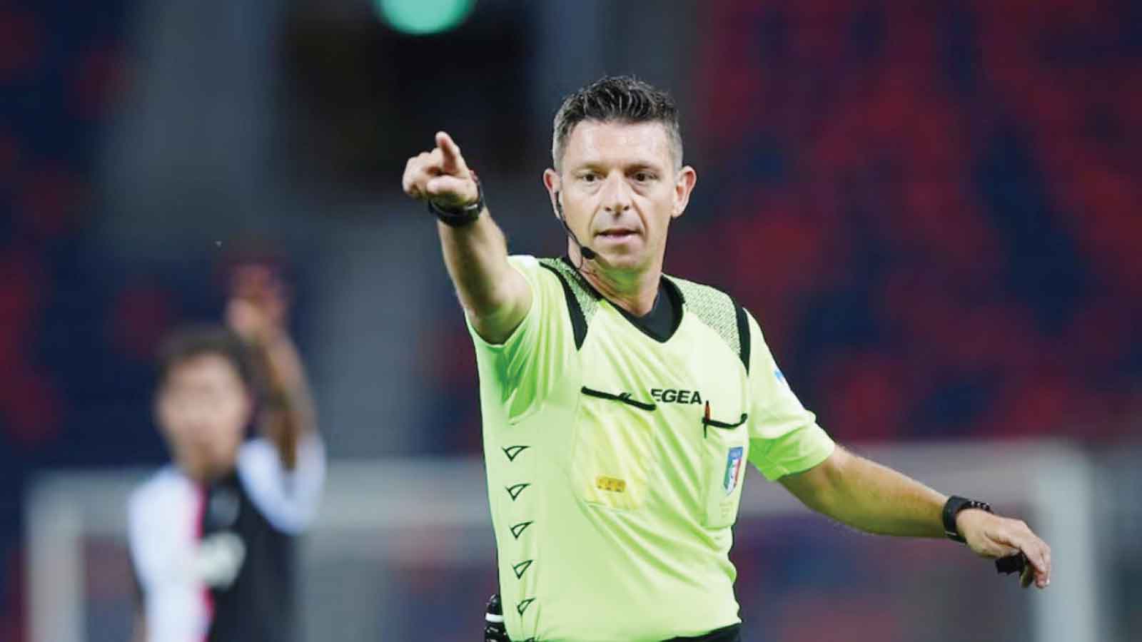 Italy referee chief suspends himself