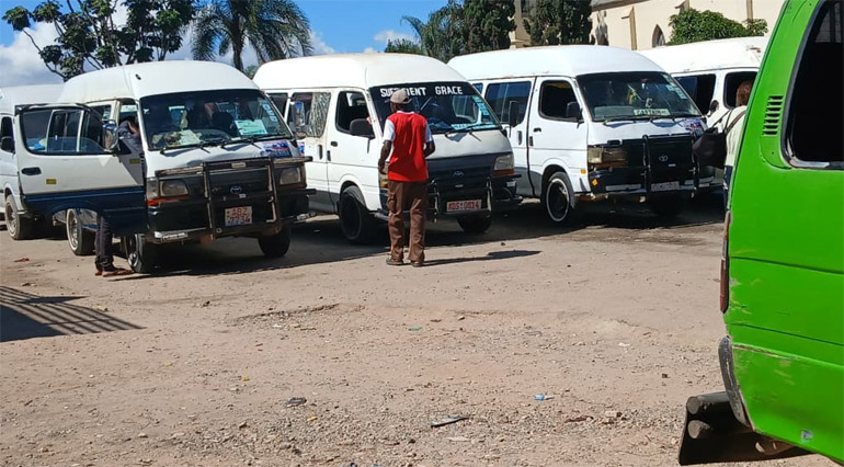 Kombis queue for customers at Chikanga Rank
