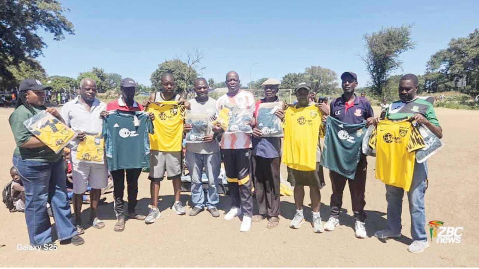 Hadebe donates to youths in Makokoba