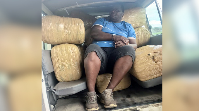 Umtshayeli wegonyethi ubotshwe ele-692kg zembanje