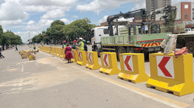 Barricades to tame  6th Avenue chaos