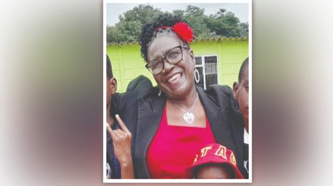 ANGABA NGUYE OMDALA KULABO  BONKE ABAFUNDA UGIREDI 7 EMHLABENI. . . Uleminyaka engu-71 njalo uyasithanda isikolo