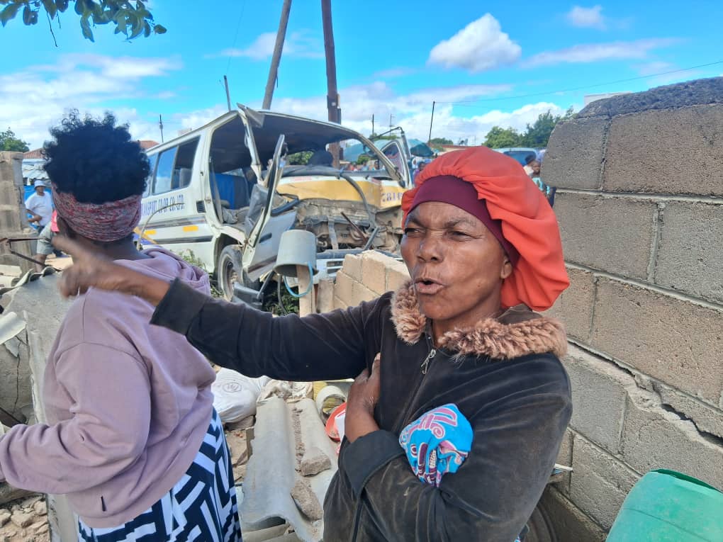 WATCH: Several passengers injured in Cowdray Park kombi accident