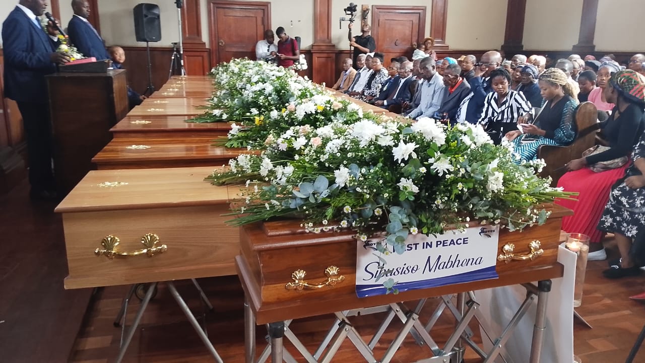 Kuqhutshwa umngcwabo omkhulu wabangu-12 abedlula kungozi yeQuantum eyadubukayo