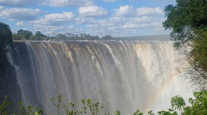 Mosi – oa – Tunya at full voices as the Zambezi reclaims its power
