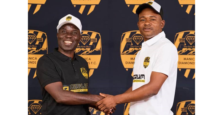 Manica Diamonds chairman, Masimba Chihowa (left) welcomes the new team president, Evans Kamombo at a recent presser