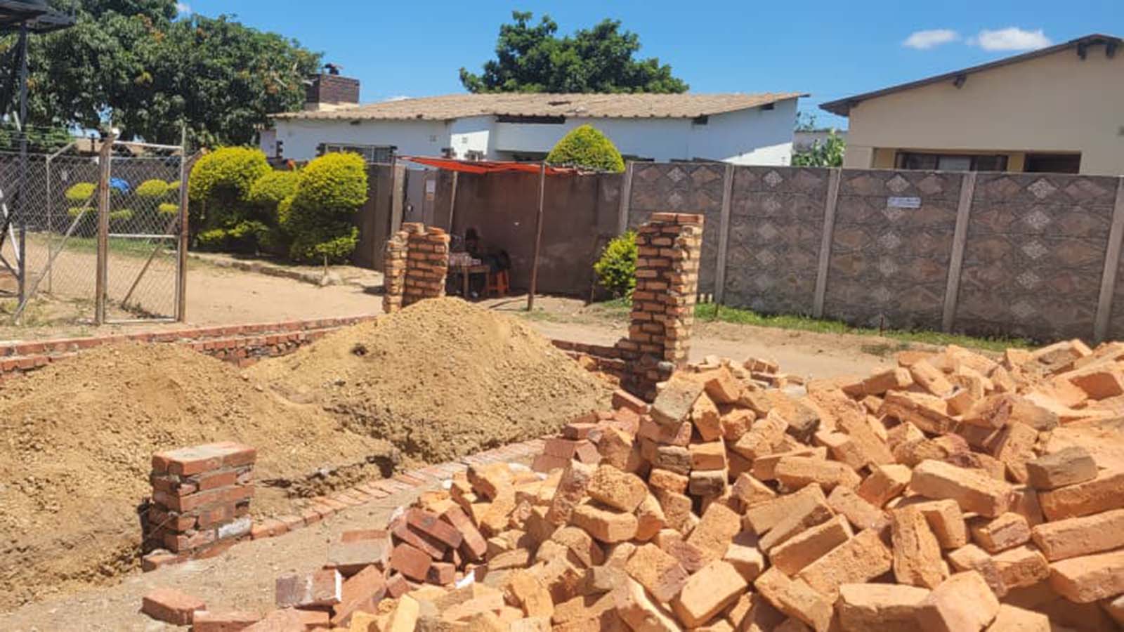 Glen View residents clash with council over infill stands