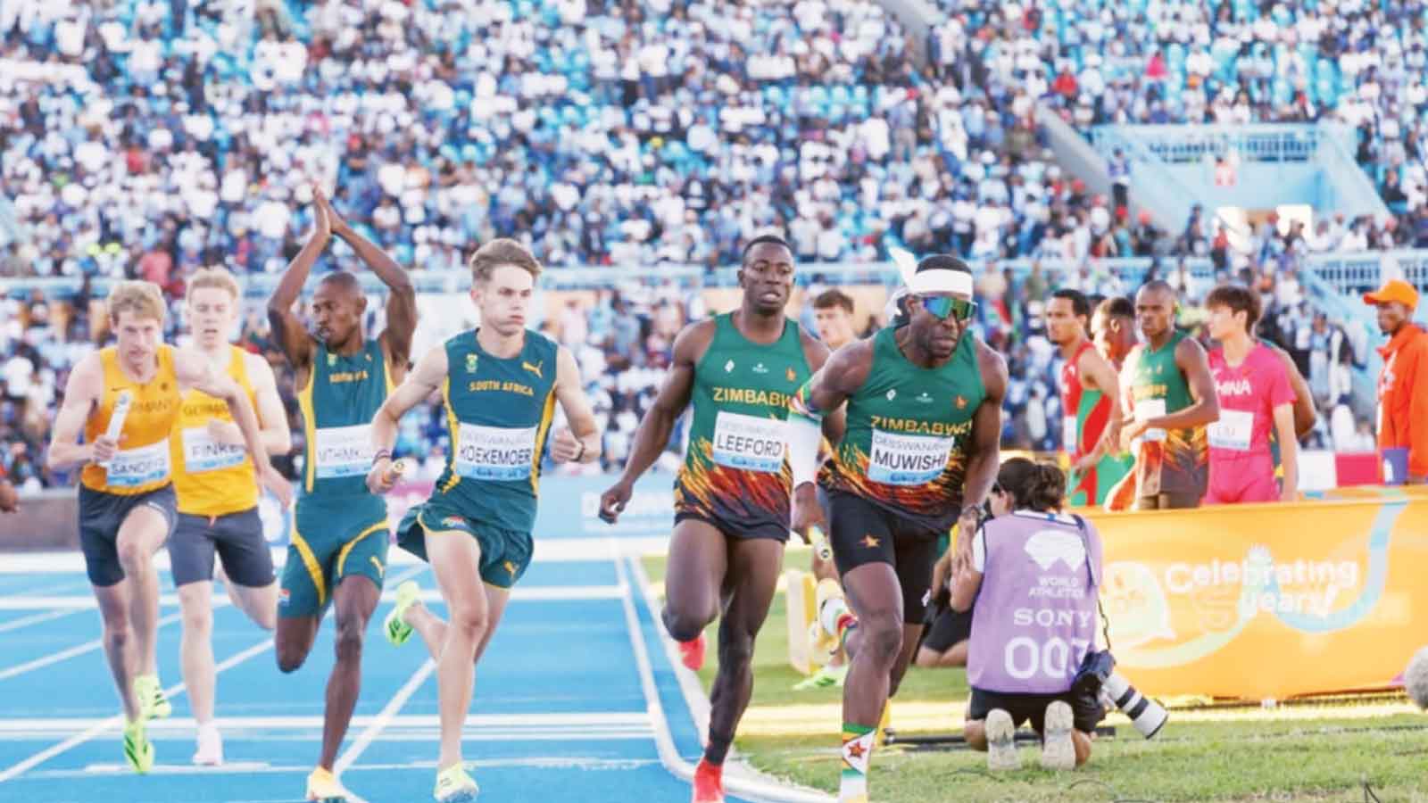 Zimbabwe relay team hailed
