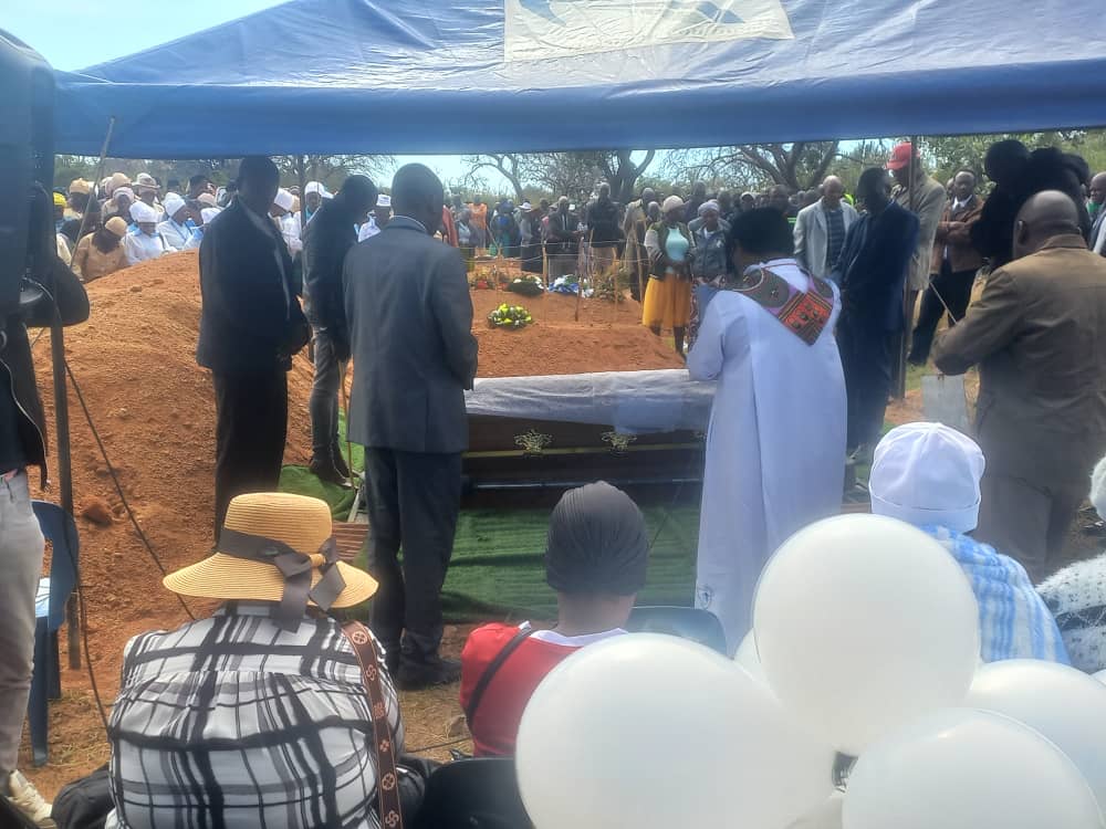 Mourners gathered to pay their last respect to the late seasoned educationalist Mr Paulos Ncube.