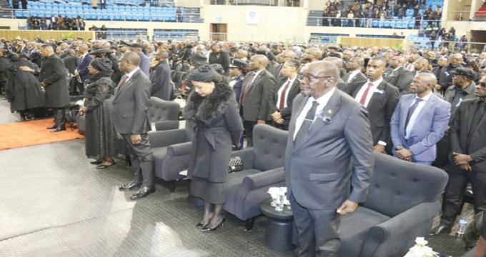Thousands bid farewell to former Bots President Mogae