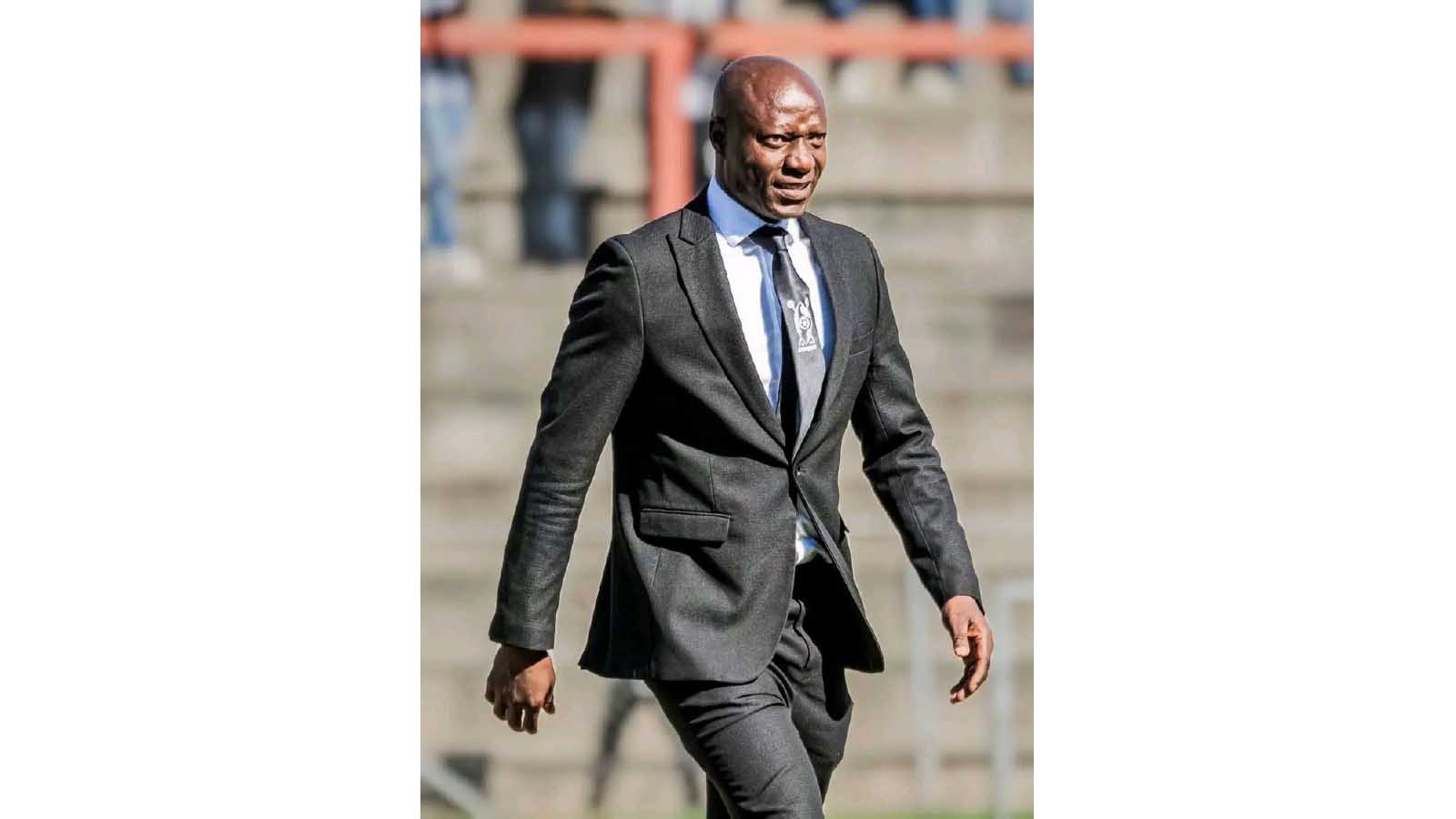 BENJANI, A MAN WHO MADE A CAREER OUT OF SCORING GOALS, IS BEING FRUSTRATED HIS TEAM’S LACK OF GOALS