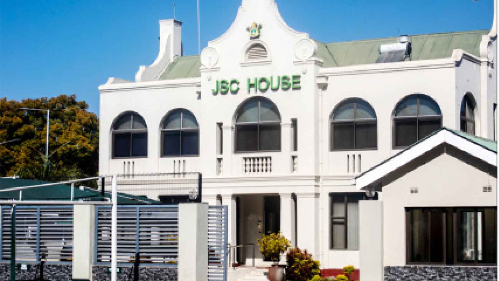 MAN, WHO IMPERSONATED DEPUTY CHIEF JUSTICE GARWE, JAILED FOR TWO YEARS