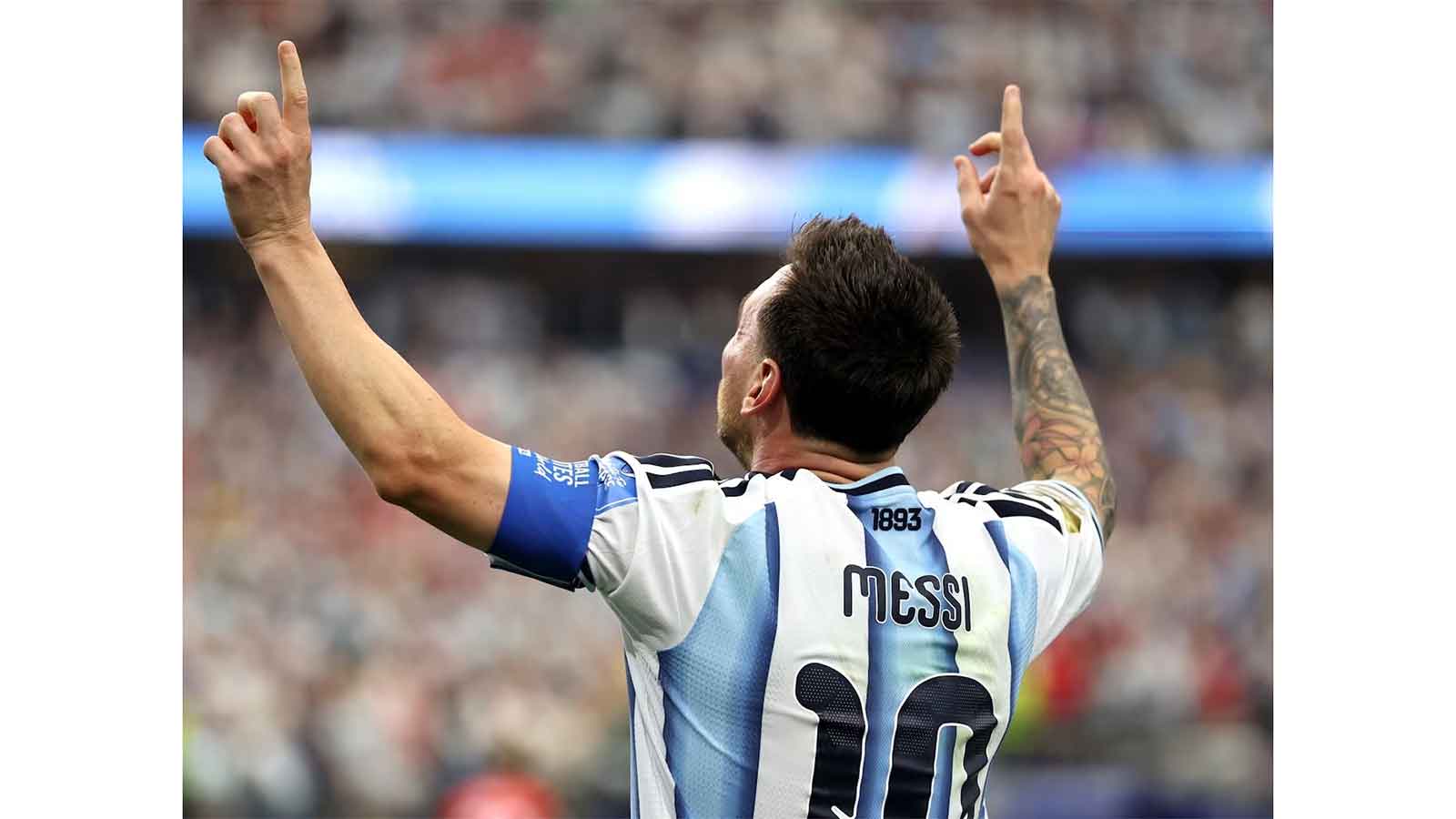 Messi sets World Cup scoring record as stars outshine weather