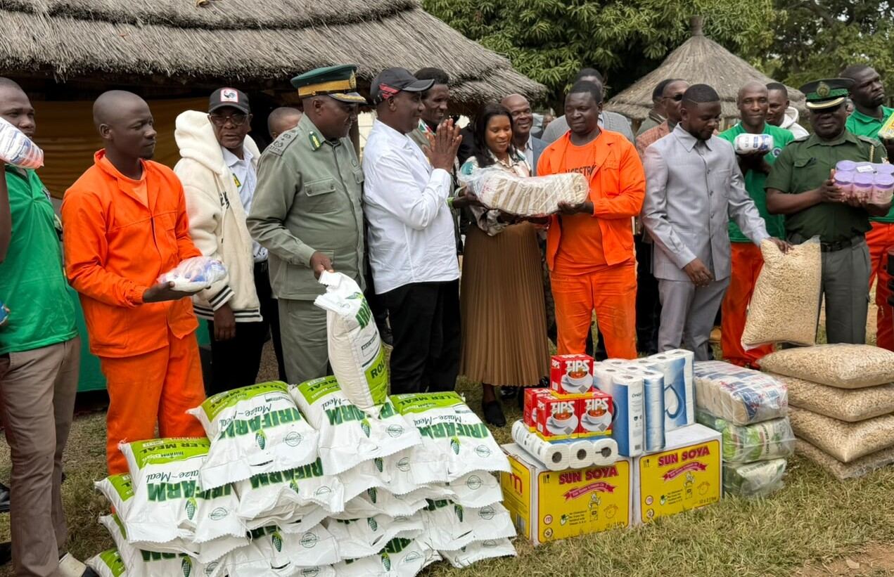 Minister Ncube donates food, cement to Kwekwe Prison inmates