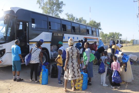Bus operators hike fares as Zimbabweans rush home from South Africa