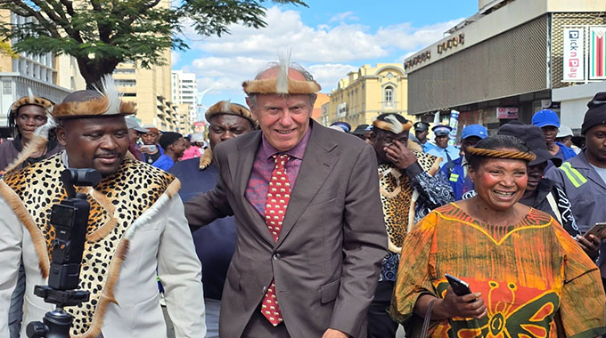 Mayor raises alarm over