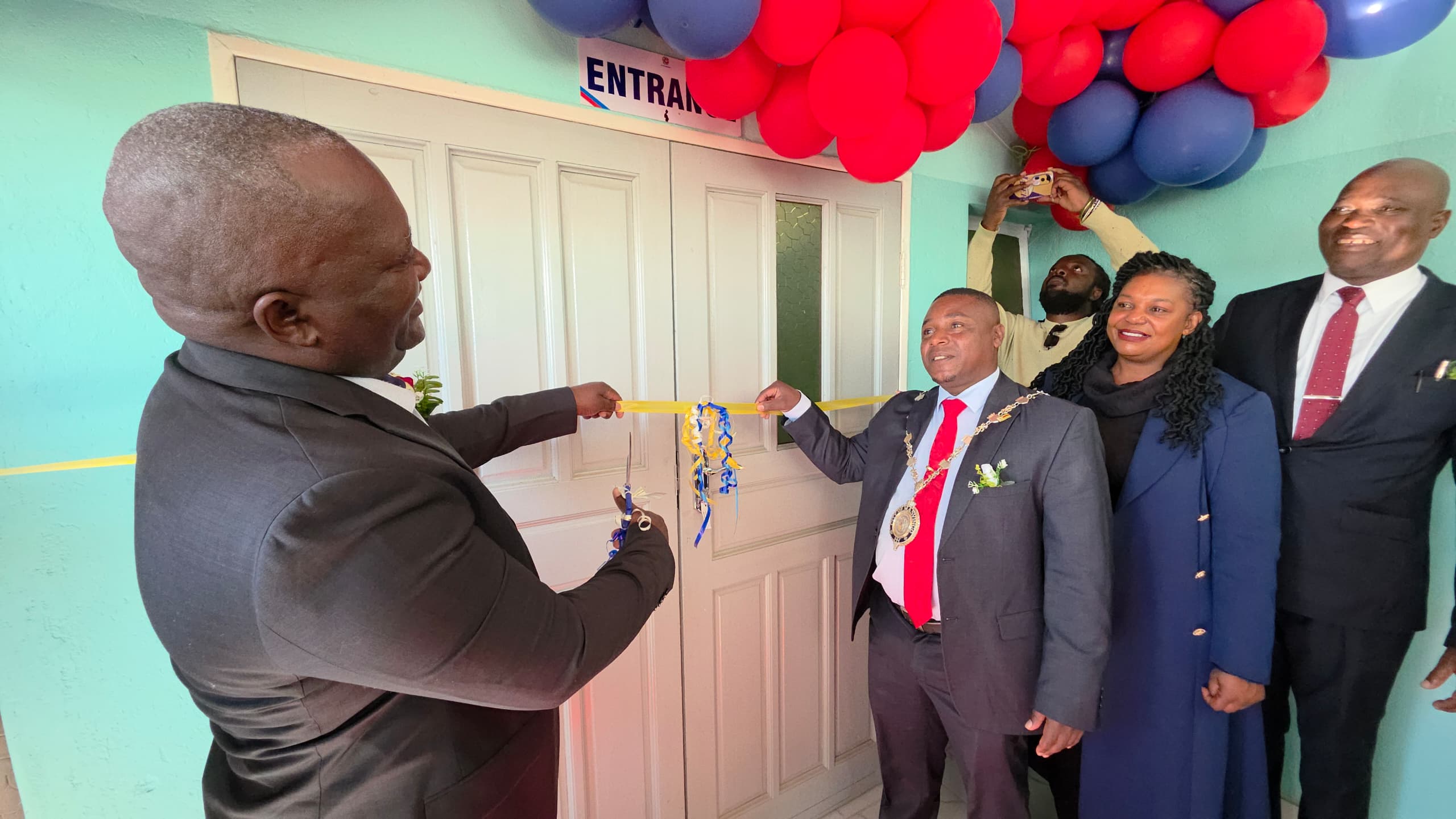 Chadzamira commissions US$1,2 million Masvingo City Council equipment