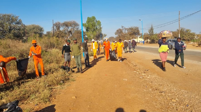 Clean-up drive brings Filabusi together