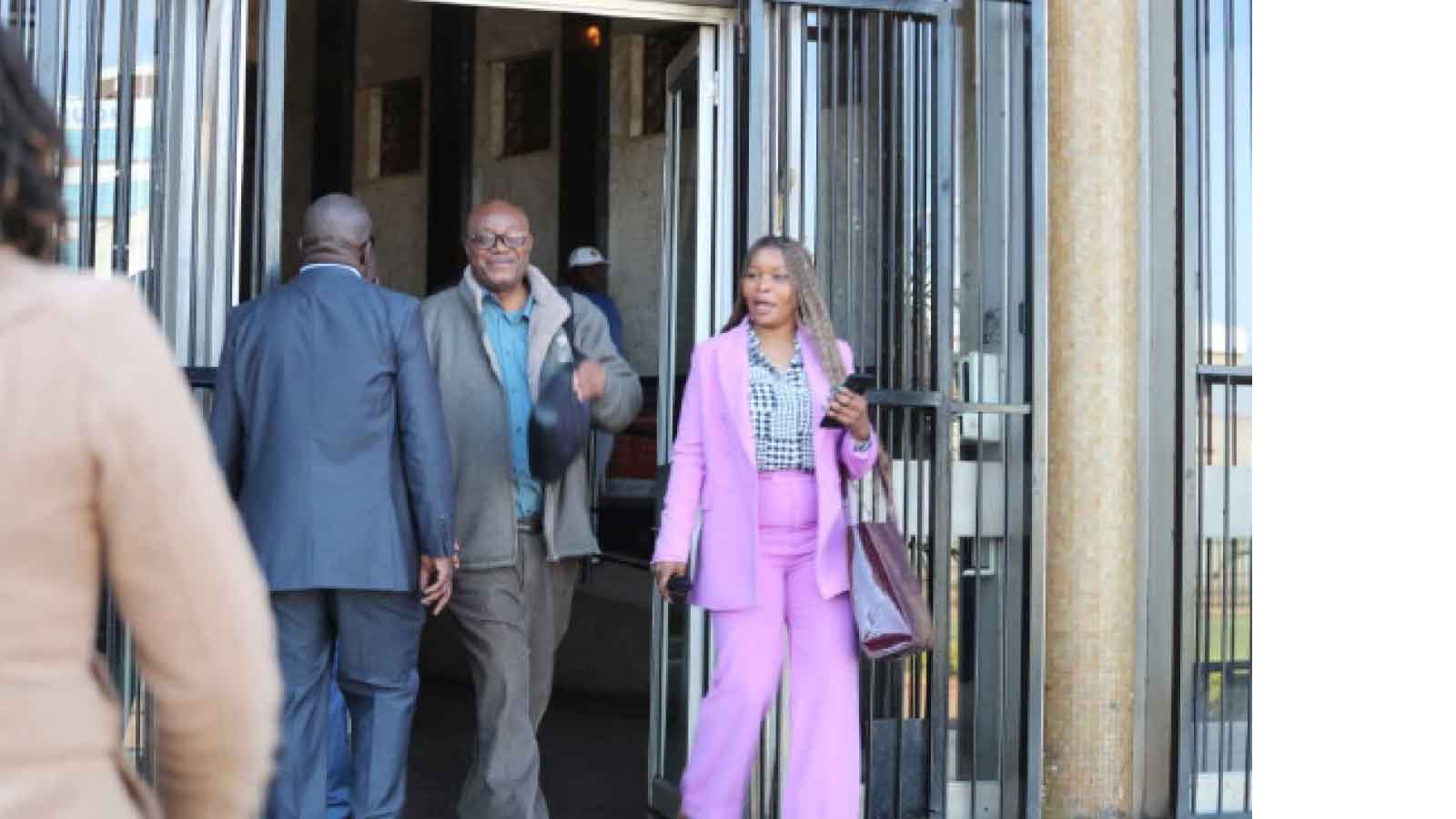 WITCHCRAFT, WHATSAPP WARS AND BROKEN WINDOWS – INSIDE DOCTOR MADZIKANDA’S LOVERS MESSY DRAMA . . . One of the girlfriends was a tenant at the UZ senior lecturer’s house