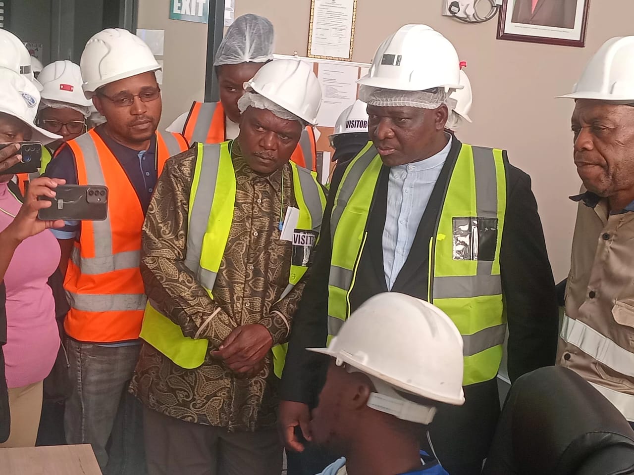 Minister Soda tours Masvingo’s Great Zim Hydro