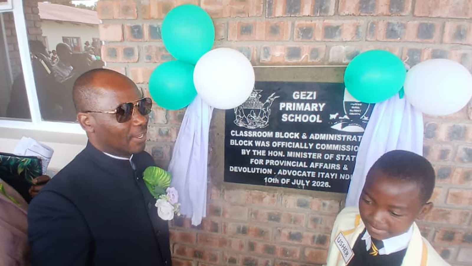 Minister Ndudzo commissions 2 classrooms blocks at Gezi primary in Murewa