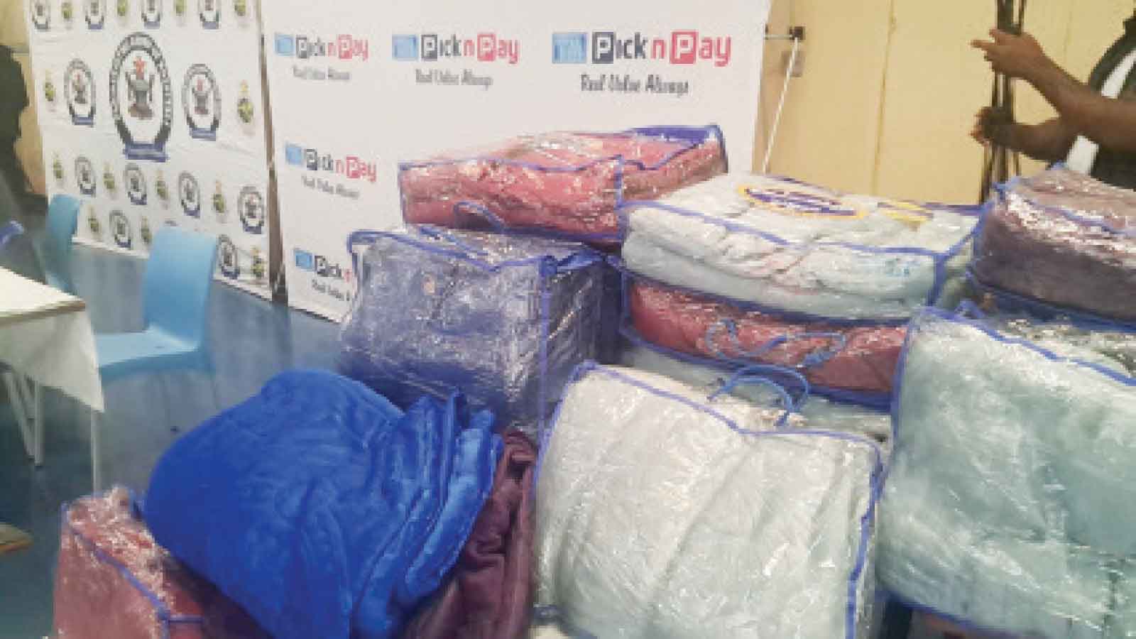 PICK n PAY DONATES 500 BLANKETS TO PARIRENYATWA HOSPITAL